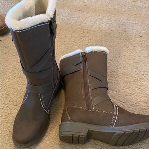 Totes Brown Winter Boots with Faux Fur Lining